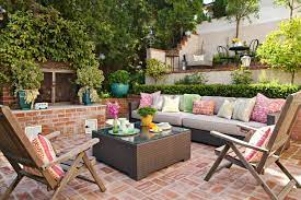 How to Choose the Best Outdoor Sofa for Your Home from a Variety of Styles